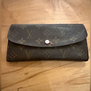 • Louis Vuitton Emilie Wallet
• From the 2010 Collection by Marc Jacobs